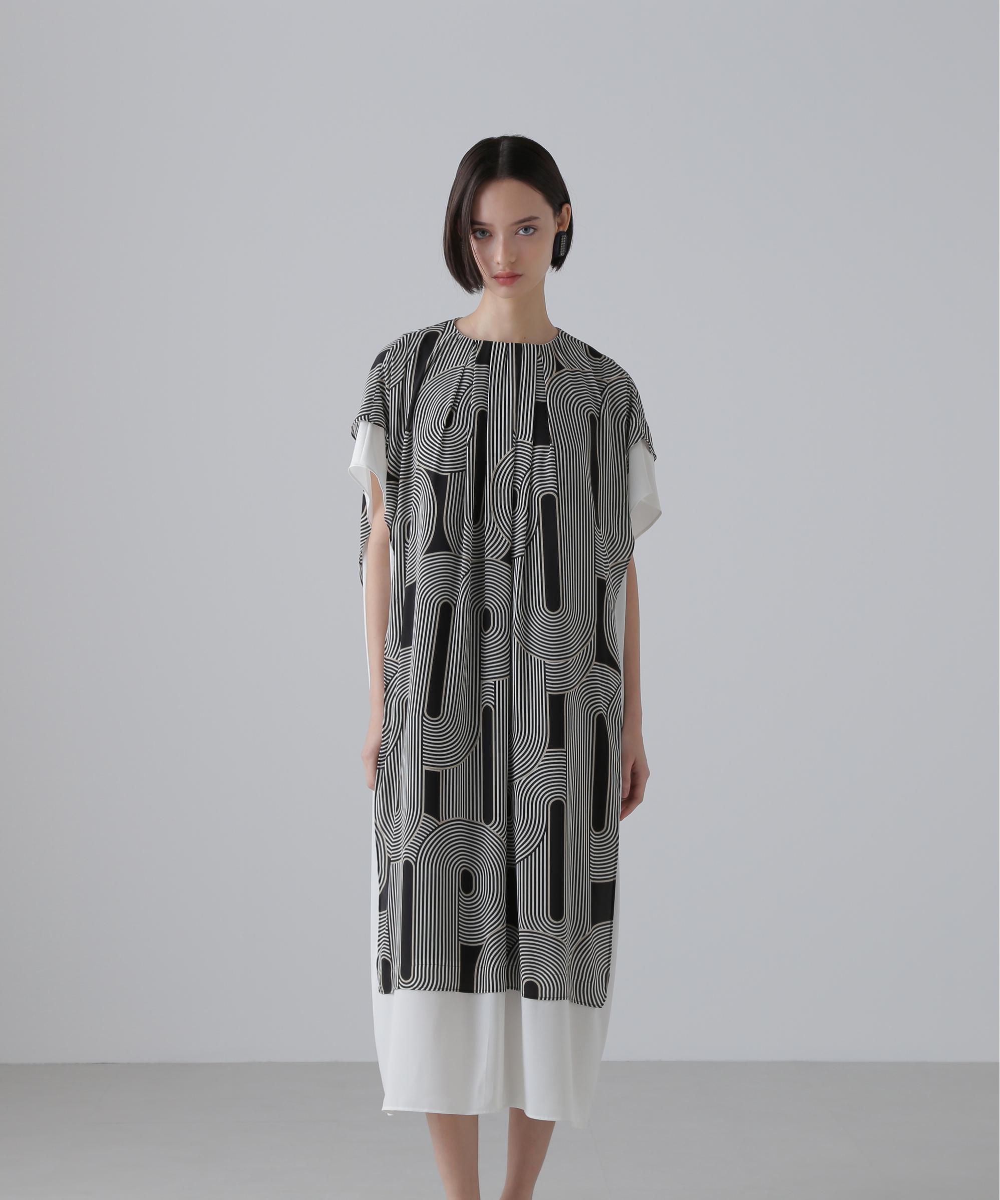 アドーア　ディスチャージプリントワンピース　ベージュ　定価7万 アドーア ディスチャージプリントワンピース ベージュ 定価7万