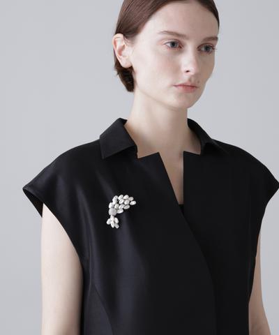 デコラティブブローチ