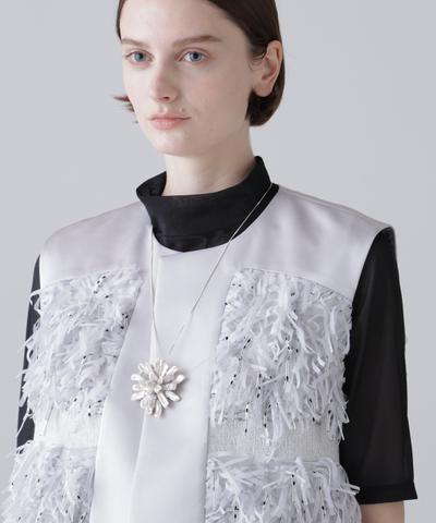 デコラティブブローチ